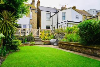 Picton House- 3 bed house with decking and garden, central Ramsgate - 3