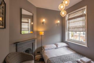 Coastal Cottage: Charming three bedroom cottage with private garden - 3