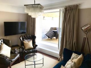 Marina Retreat - Stunning 4 bedroom, 3 bathroom house with harbour views! - 4