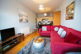 Royal Harbour Retreat - Stunning views, balcony, right on harbour, by the beach - 7