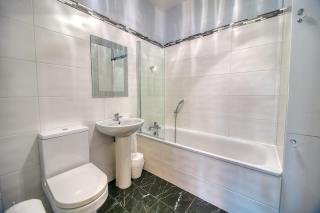 Royal Harbour Retreat - Stunning views, balcony, right on harbour, by the beach - 1