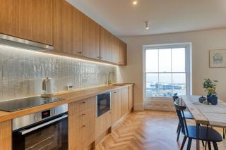 The Lookout - Stylish penthouse with sea views - 6