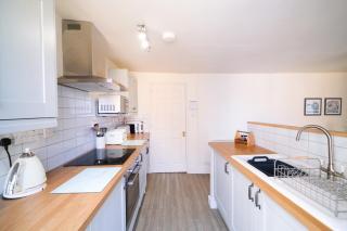 Elizabeth: Charming two bedroom apartment in centre of town - 3