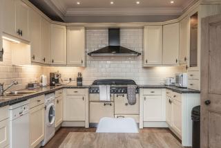 Belle Vue House- Charming spacious house ideal for friends, family and group gatherings, close to Ramsgate centre - Free street parking - 4