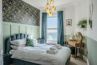 The Wellington - style, charm and sea views, close to town and beach - 6