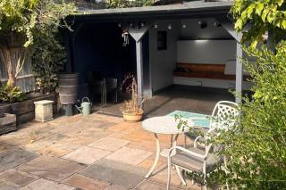 3 Bed House - Sleeps 5 - Garden - Pets - Parking - 2