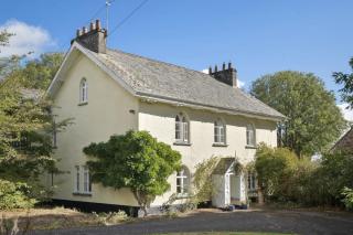 Grade II Listed House & Garden in Idyllic Village - 0