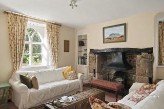 Grade II Listed House & Garden in Idyllic Village - 2