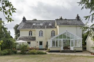 Grade II Listed House & Garden in Idyllic Village - 3