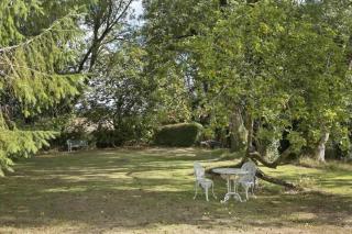 Grade II Listed House & Garden in Idyllic Village - 2