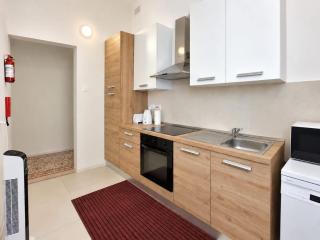 Bright 3 Bed, 3 Bath Sliema Seaside Apartment - 7