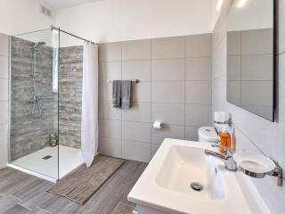 Bright 3 Bed, 3 Bath Sliema Seaside Apartment - 3