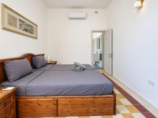 Bright 3 Bed, 3 Bath Sliema Seaside Apartment - 1