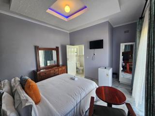 Top Villa Lodge in Lupane - 4