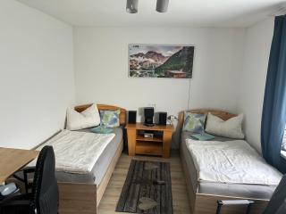 Deine Pension, Multi Room P2, 2-3 beds, 15qm, Check-in 4PM till 5AM - 6