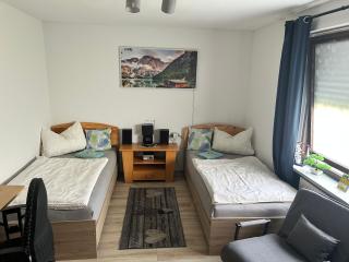 Deine Pension, Multi Room P2, 2-3 beds, 15qm, Check-in 4PM till 5AM - 8