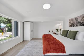 Elegant Family Getaway - Wellingdon Heights - 3