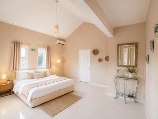 The Opal Villa - 2 mins from Beach Front - 8