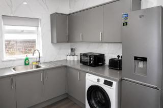 Spacious 4BR Bradford Home for contractors and familes of 11 with 9 Beds, Fast WiFi, Garden and Free Parking near Interchange, University and M606 - 7