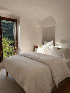 Dolce Far Niente-Quiet Luxury in Medieval Apricale - 0