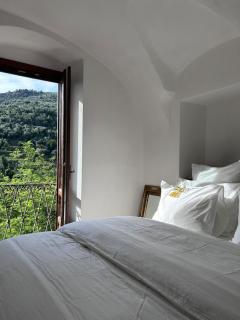 Dolce Far Niente-Quiet Luxury in Medieval Apricale - 4