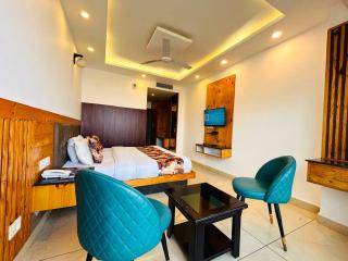 The Pine Woods A Four Star Luxury Resort In Mussoorie Near JW Marriott - Mussoorie - 4