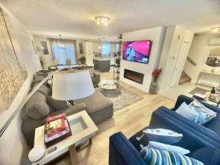 Stylish 3BR Home Near Moncton Airport Free Parking - 8