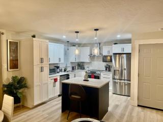 Stylish 3BR Home Near Moncton Airport Free Parking - 6