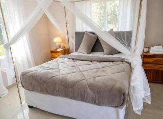 Dewclaw Baobab Safari Lodge - 0