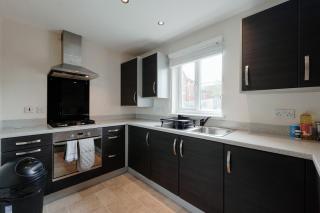 The Corner House | 2-Bed with Free Parking - 9