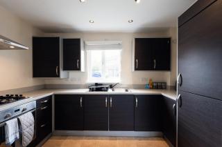 The Corner House | 2-Bed with Free Parking - 4
