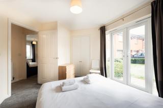 The Corner House | 2-Bed with Free Parking - 1