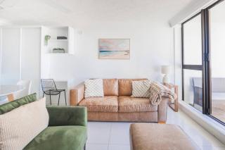 1BR Apartment - Beach Views -Resort Pools - Central Surfers Location - 7