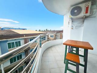 The Beach Bangsaen Condo 327-39 - 1
