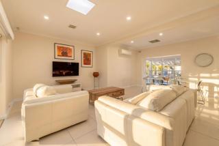 Pool, Pool Table, Beach - Semaphore Sun House - 2
