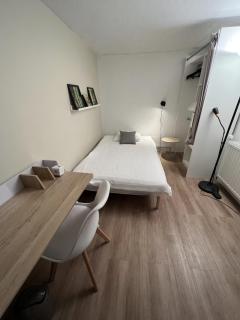 Chambre Privée dans maison Conviviale avec Jardin Budget Abordable - 2