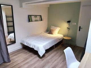 Chambre Privée dans maison Conviviale avec Jardin Budget Abordable - 1