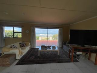 Oceans Edge Beach House - 4