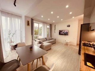 Sunny Panorama Apartment Central Tbilisi - 8