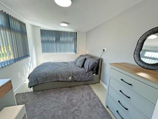 Four Oaks Cottage - 1