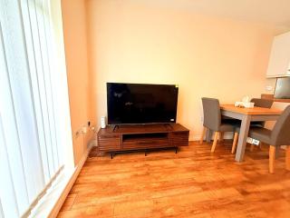 Bright & Cosy 1-Bed flat with Free Parking - 4