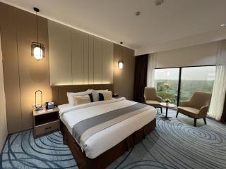 The Palace Luxury Resort - 8