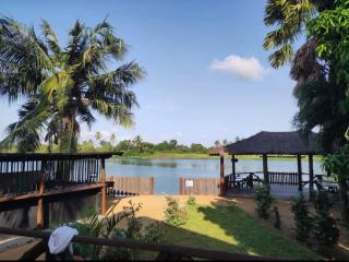 Riverfront estate - 6