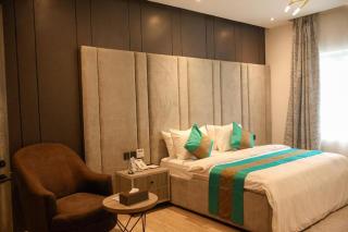 Ambiiflora Hotel & Residency - 9