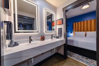 A12 The Field Suite - 4