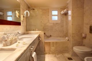 Neptune Luxury Resort - 4