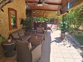 George's family friendly maisonette with great exterior - 3