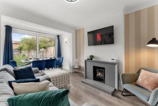 Cambridge Charm - Stylish & Pet Friendly - 0