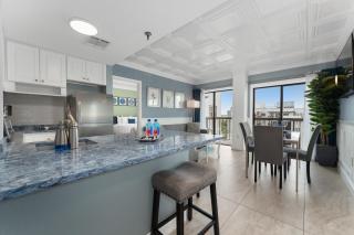 King Penthouse with Terrace Near Universal - 9