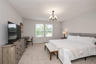5BR & 4 Baths, Near Ark, Sleeps 12 - 7